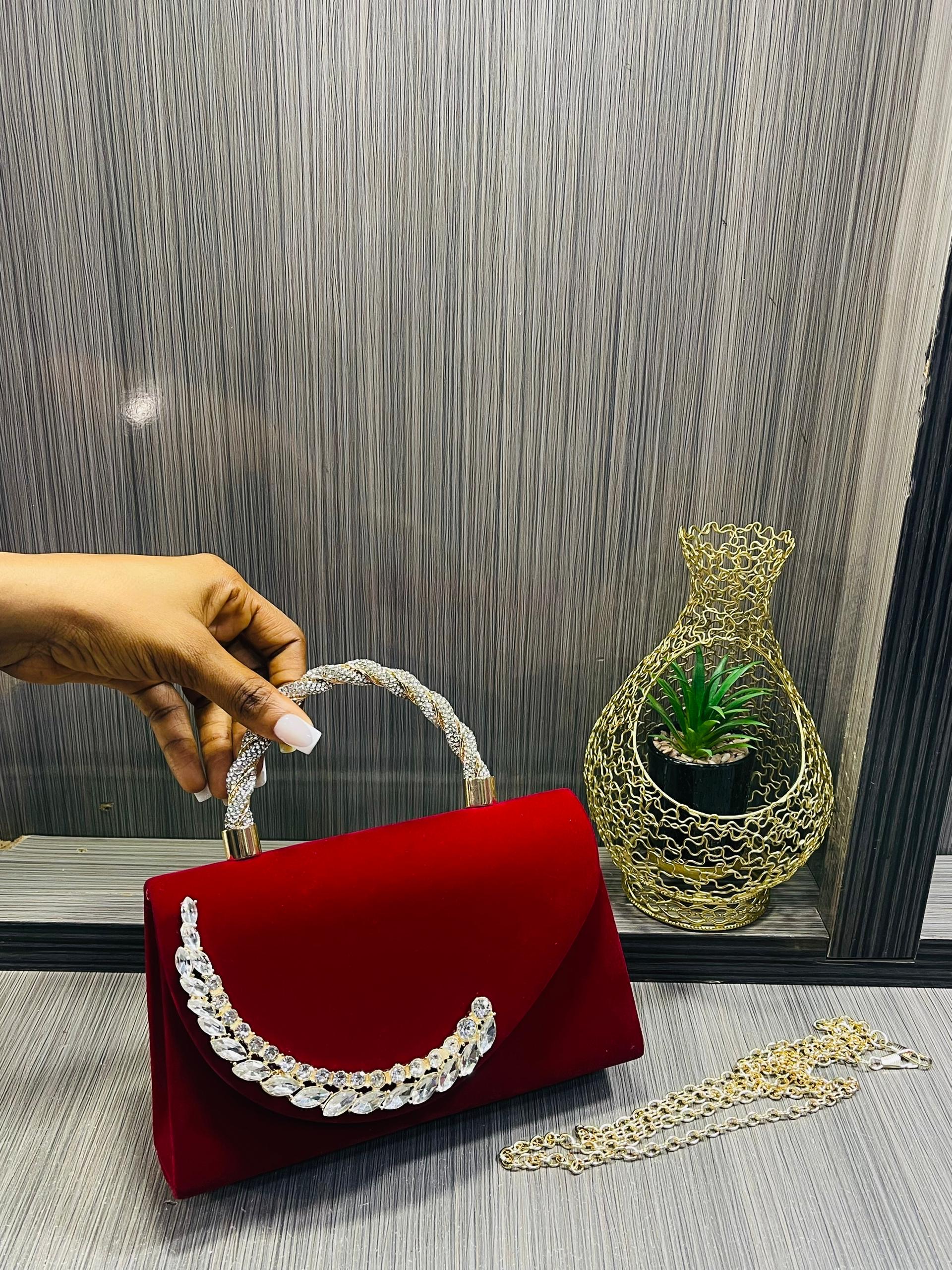Party purse 👛 with luxury chain hand ✨